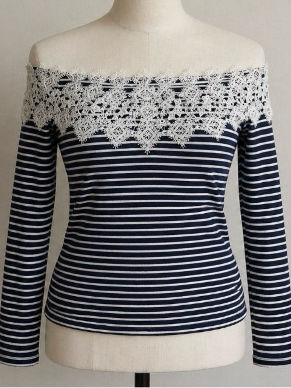 Maeve Off-Shoulder Long-Sleeve Lace T-Shirt New with Tags Size Large